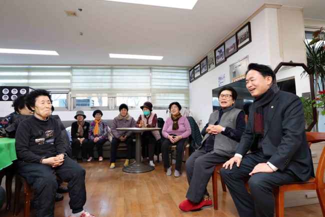 김찬진 인천동구청장, 설 맞아 경로당 현장방문