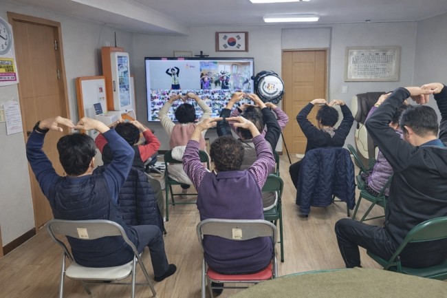 강화군, 조용한 시골 경로당의 변신…스마트 헬스케어 확대로 큰 호응