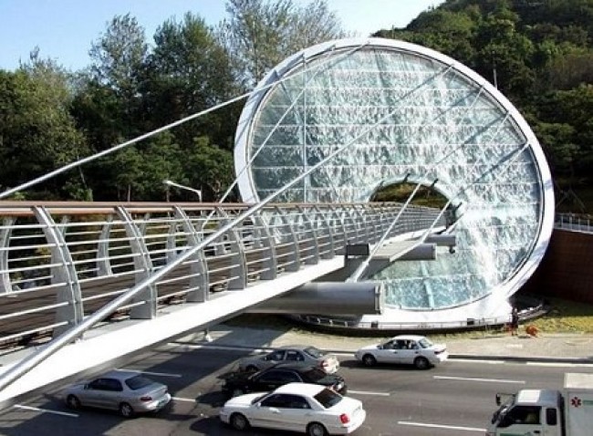 서초구, 새봄 맞아 아쿠아아트 육교 워터스크린 시원하게 가동