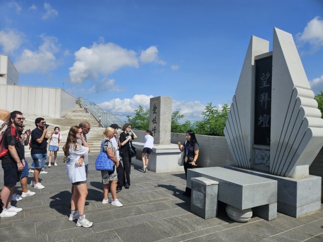 김포시, 애기봉 찾는 외국인 급증…글로벌 관광명소로 '우뚝'