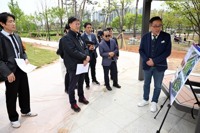 안산시, 호수공원 반려견놀이터 현장설명회…시민의 목소리로 완성한다