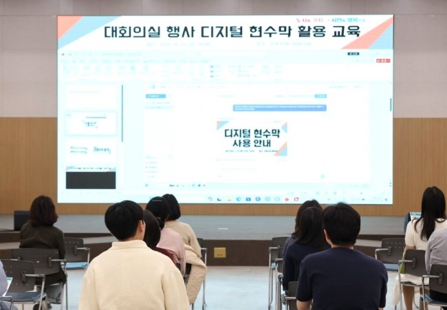 군포시, '디지털 현수막' 도입…탄소중립 실천 앞장